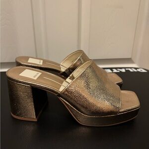 New Dolce Vita Gold Block Heel Size 7.5